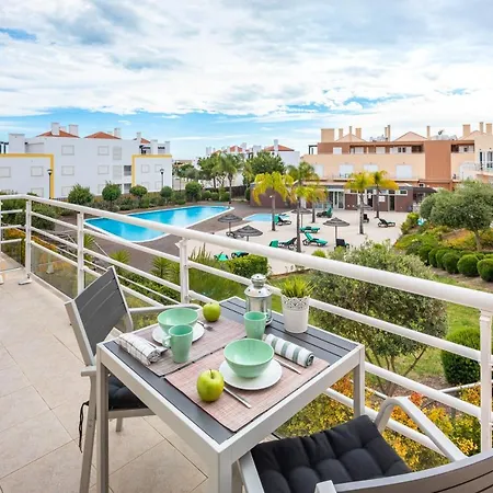 House - Pool View Apartment