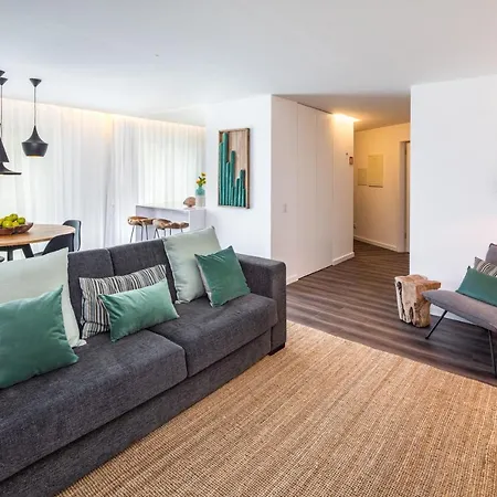 House - Pool View דירה