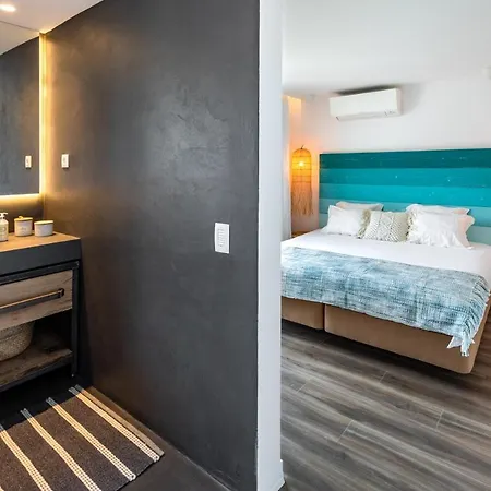 House - Pool View דירה *